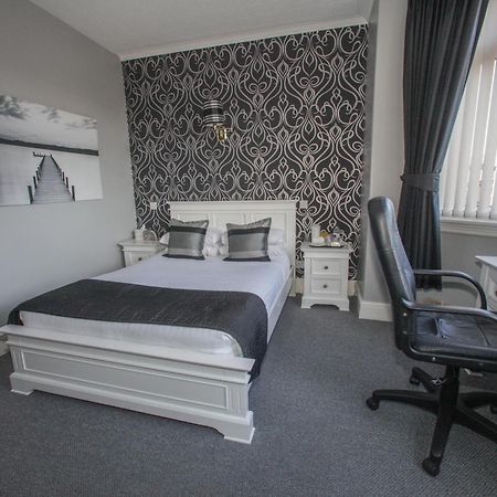 Tower House Executive Guest House Понтефракт Номер фото