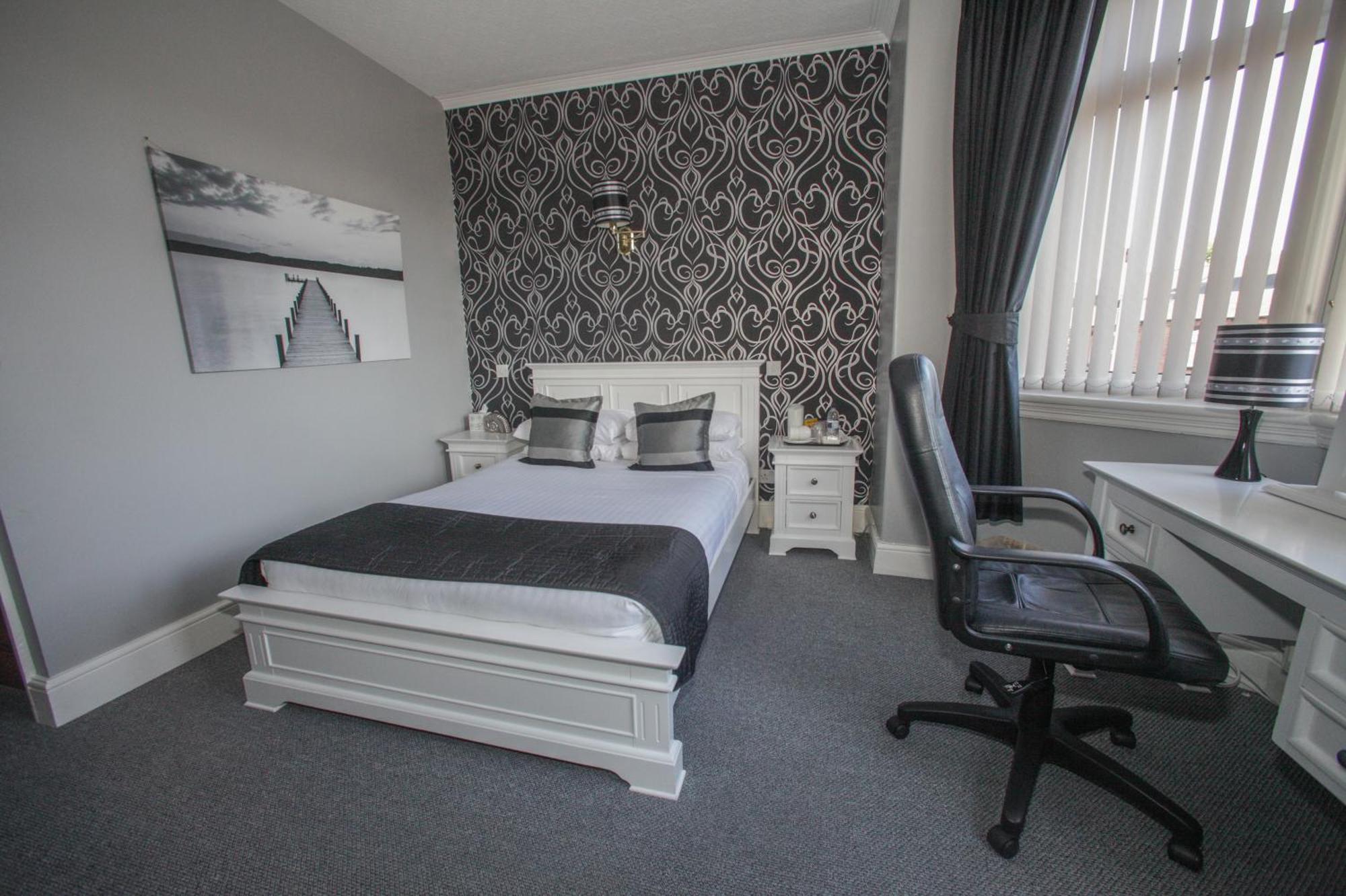 Tower House Executive Guest House Понтефракт Номер фото