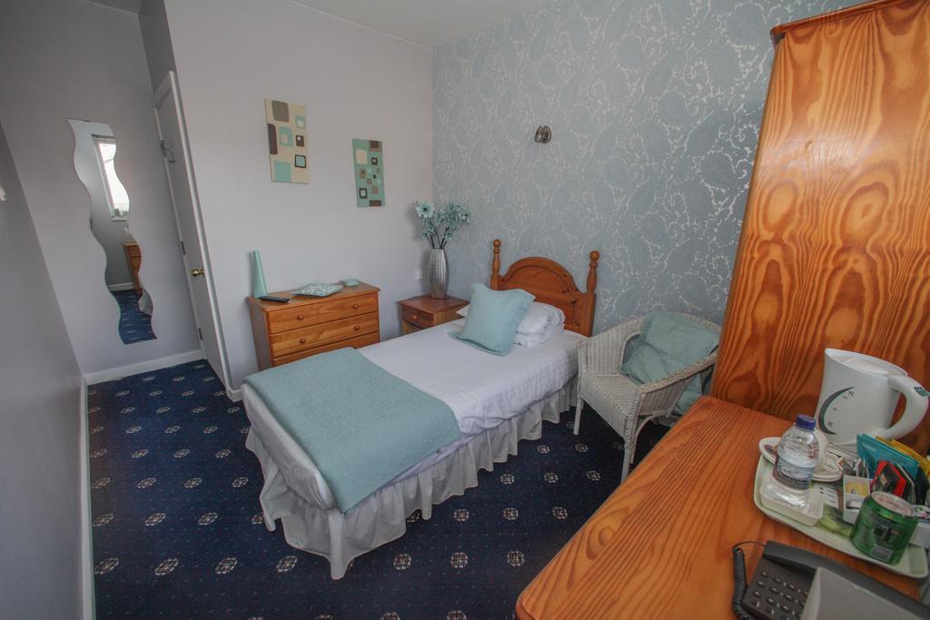 Tower House Executive Guest House Понтефракт Экстерьер фото