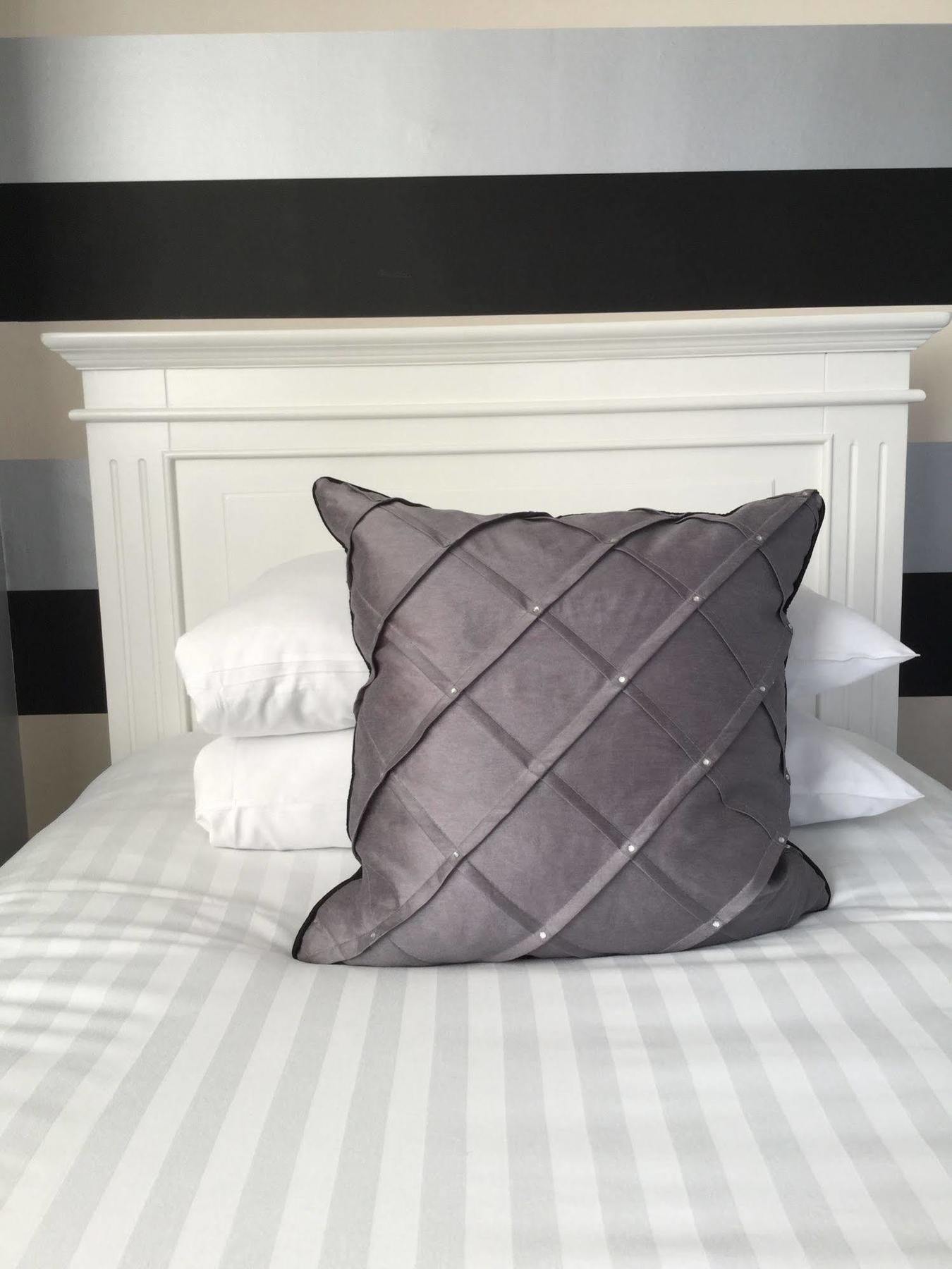 Tower House Executive Guest House Понтефракт Экстерьер фото