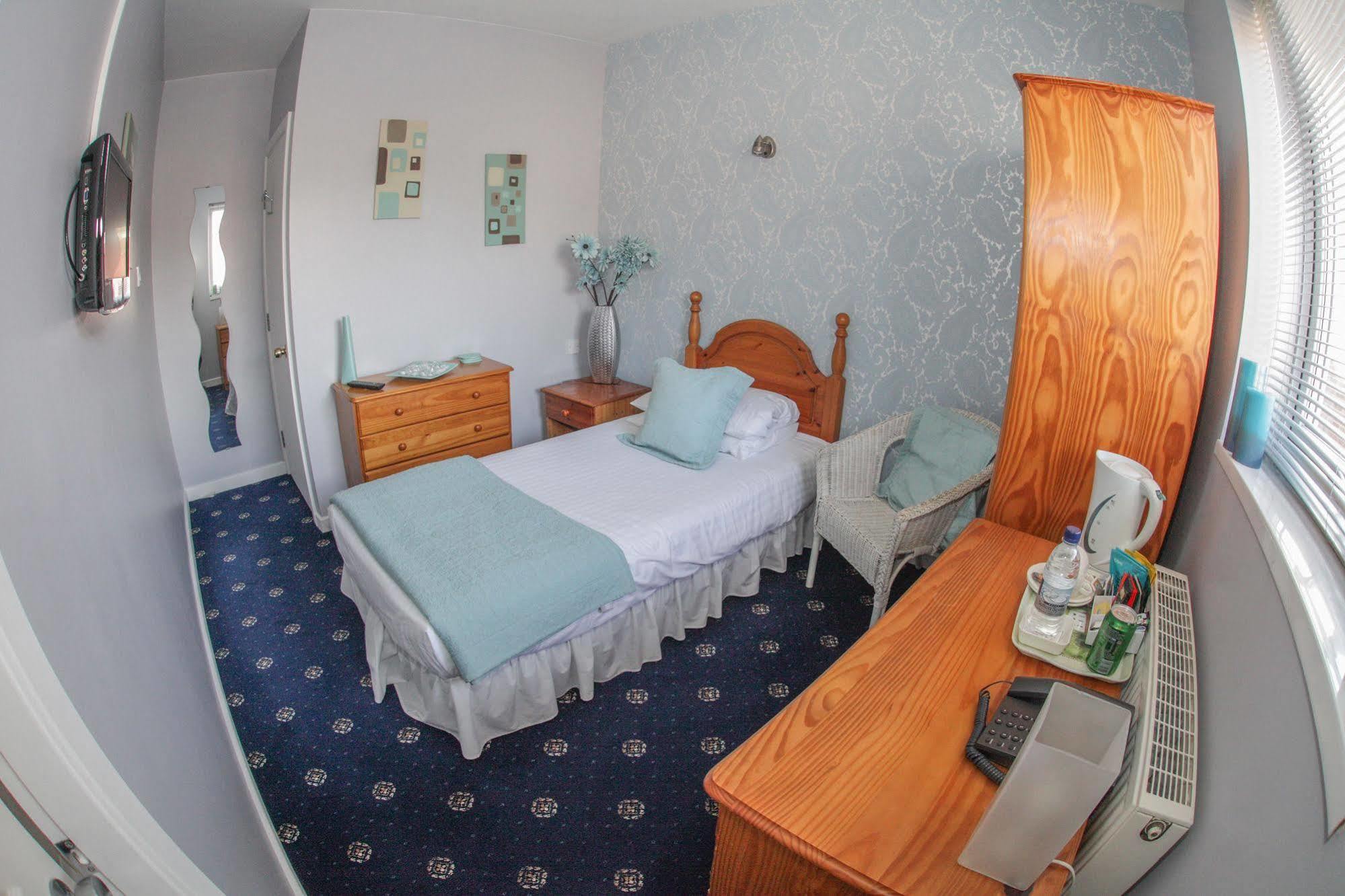 Tower House Executive Guest House Понтефракт Экстерьер фото